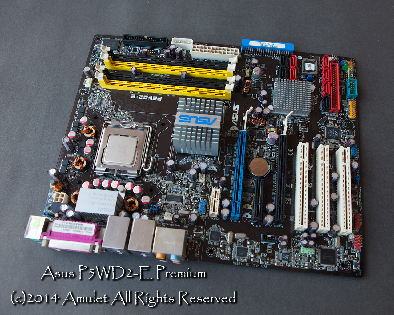 ASUS P5WD2-E Premium LGA 775 Intel 975X ATX Intel Motherboard